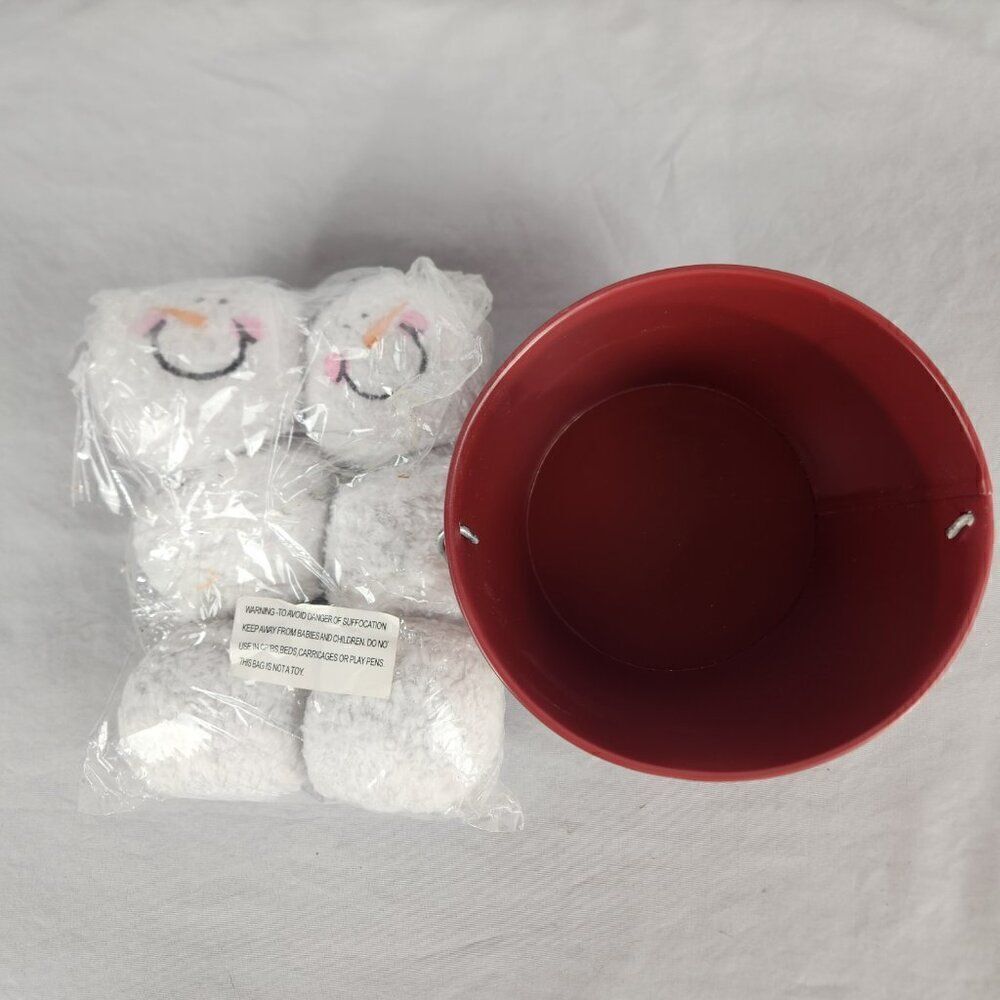 2 Indoor Snowball Fight Balls Buckets Hallmark Red Black 6 Soft Snowballs Each - Picture 8 of 11